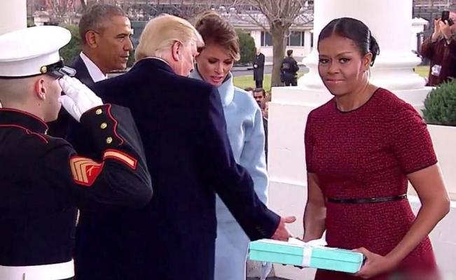 Michelle Obama al momento de recibir a los Trump el día de la toma de posesión de Donald Trump. 