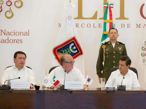 El presidente de la Conago, Graco Ramírez, durante la  los trabajos de la LII reunión ordinaria de la Conago, el presidente Enrique Peña Nieto y el se
