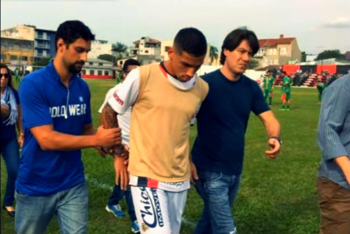 Arrestan a jugador brasileño 