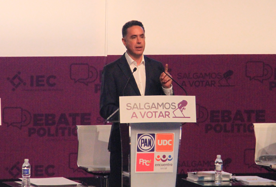 Guillermo Anaya lamentó que se negara el acceso al foro a los miembros de su partido. 