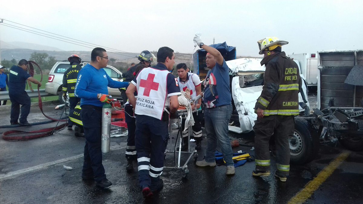 Los lesionados fueron atendidos por paramédicos y el cuerpo de bomberos.