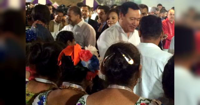 El secretario de Gobernación, Miguel Ángel Osorio Chong en la Feria de las Culturas Populares. 