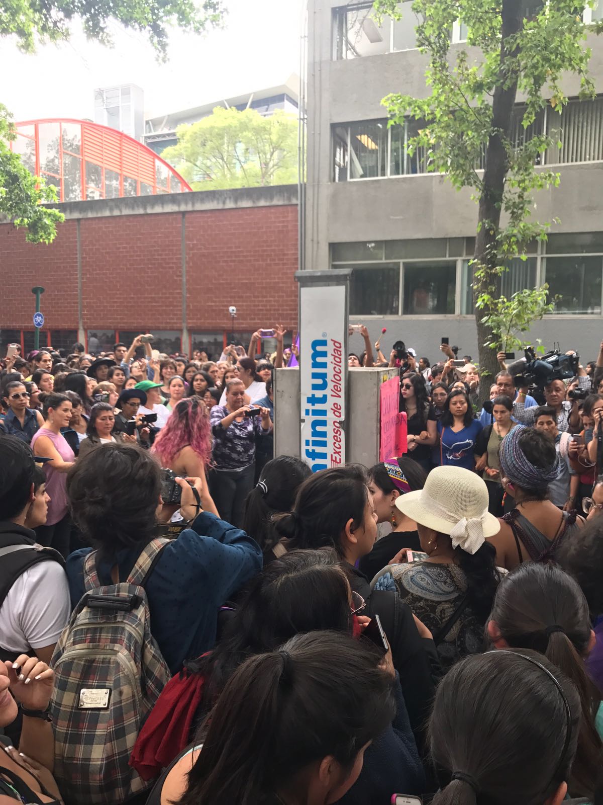Las manifestantes guardaron un minuto de silencio.