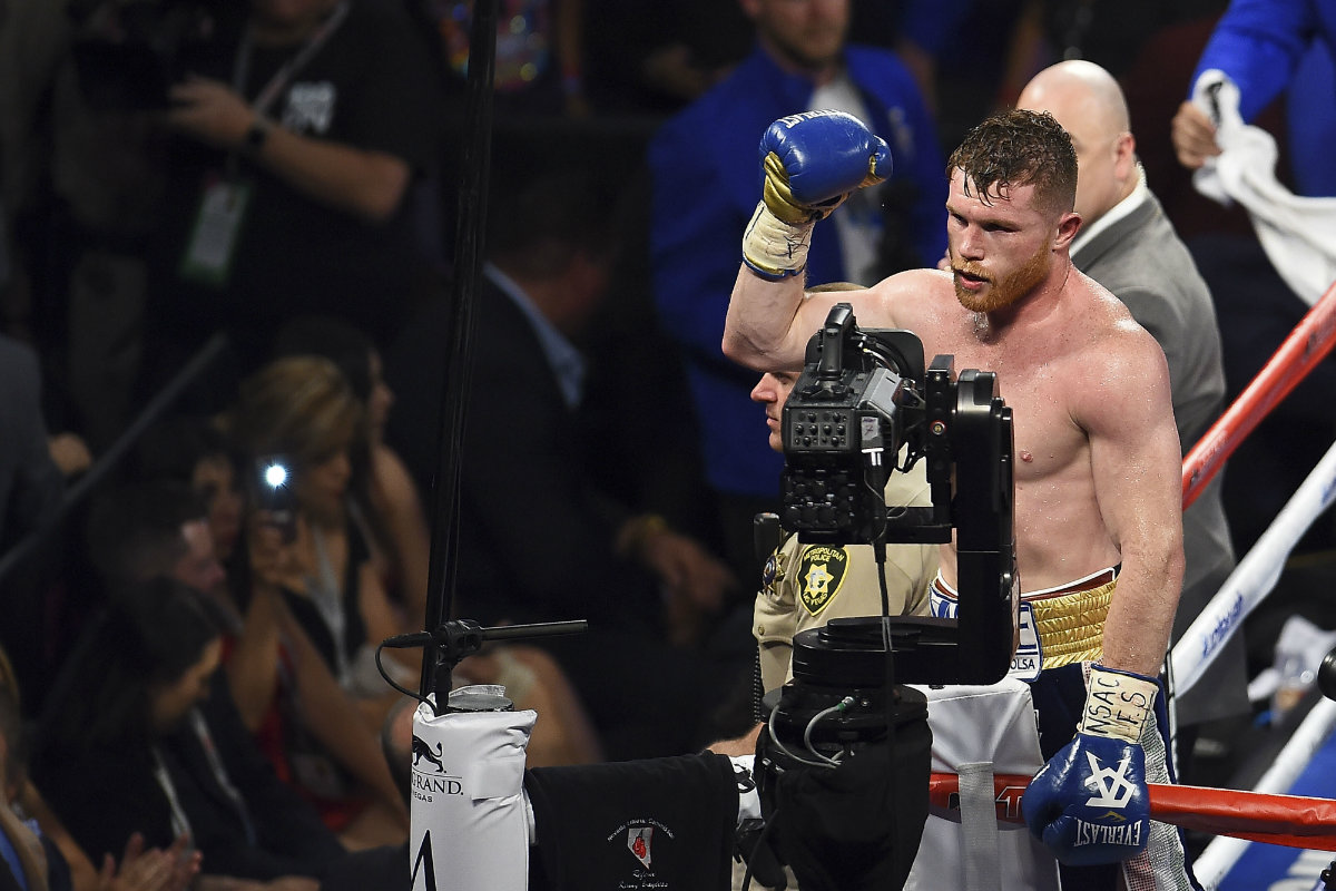 Saúl 'Canelo' Álvarez se corona campeón de la pelea ante Julio César Chávez Jr.