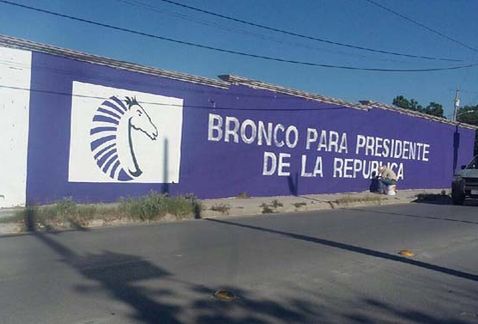 El ciudadano explicó que no solamente es real la barda sino que a su lado se ubica otra pinta en apoyo al candidato independiente.