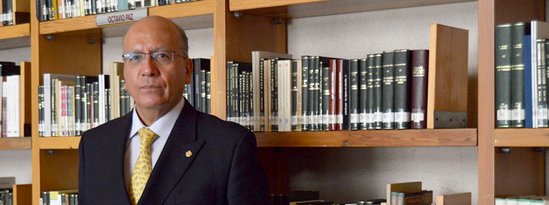 En su ensayo desmenuza algunos de los antecedentes de El Principito.