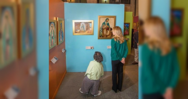 La exposición “Floreciendo en la adversidad. Una relación de esperanza con Santa María de Guadalupe”, incluye 57 obras. 