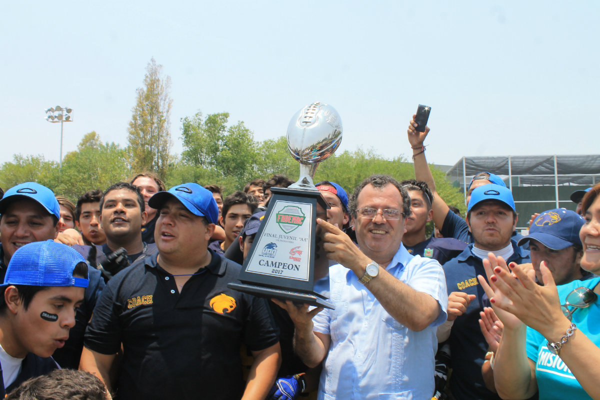 Gatos Salvajes festejan su campeonato en el Juvenil AA de Fademac