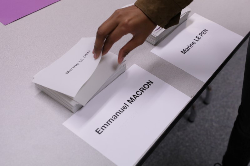 Las votaciones de este domingo comenzaron con muy baja participación.