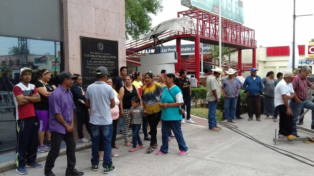 En Gómez Palacio, pepenadores exigen al Ayuntamiento un gafete de identificación.