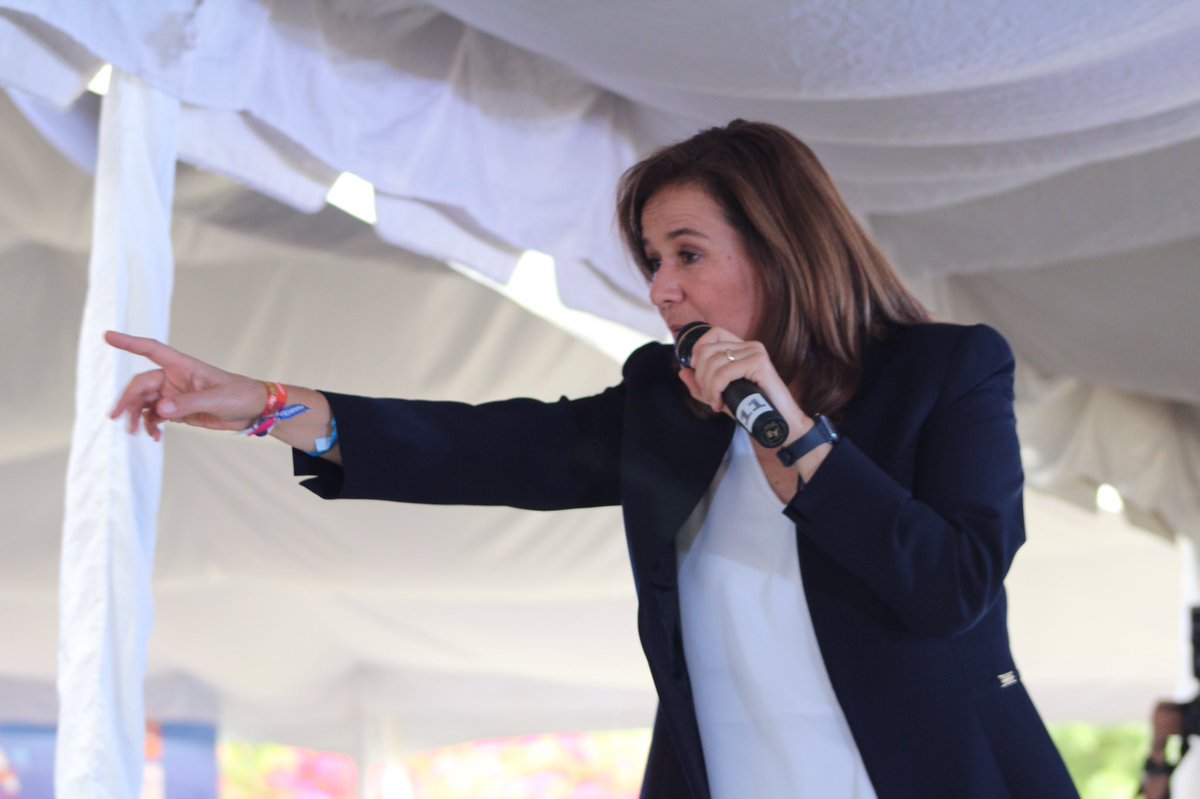 Guillermo Anaya, candidato panista a la gubernatura de Coahuila, contó con la compañía de Margarita Zavala.
