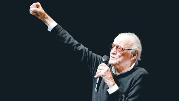 Stan Lee firmó más de mil autógrafos a lo largo de la convención.