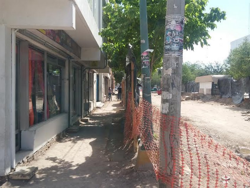 En Gómez Palacio, las obras del Paseo Independencia afectan a los comercios.