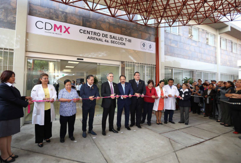 El jefe de Gobierno capitalino, Miguel Ángel Mancera, encabezó la inauguración del Centro de Salud T–III Arenal, en la delegación Venustiano Carranza.