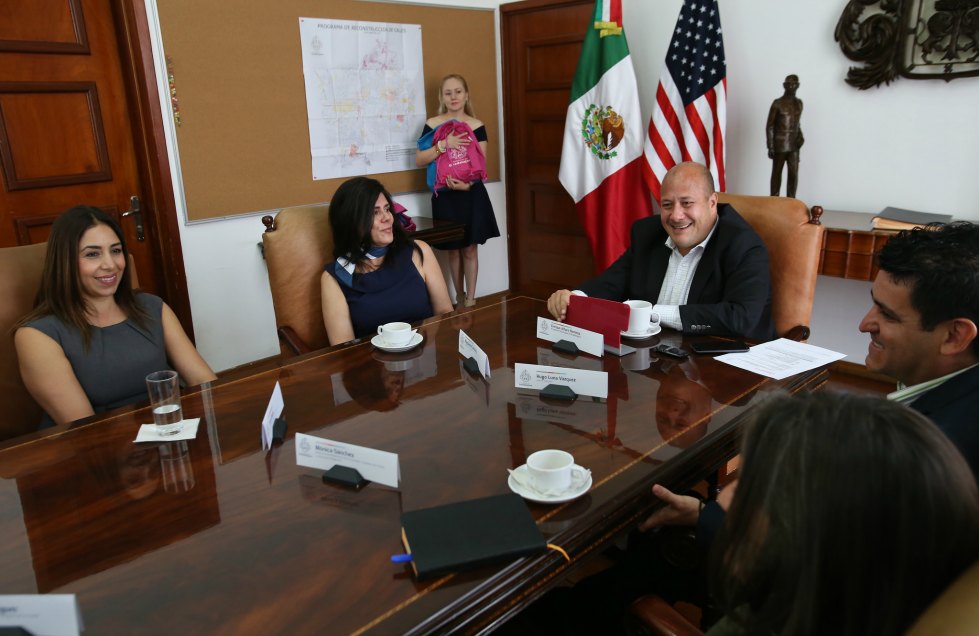 Magdalena Carrasco se reunió ayer con el presidente municipal de Guadalajara, Enrique Alfaro, con el objetivo de estrechar más las relaciones entre am