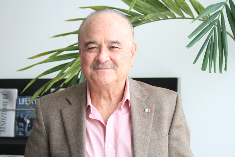 Ernesto Ruffo, senador de la República.