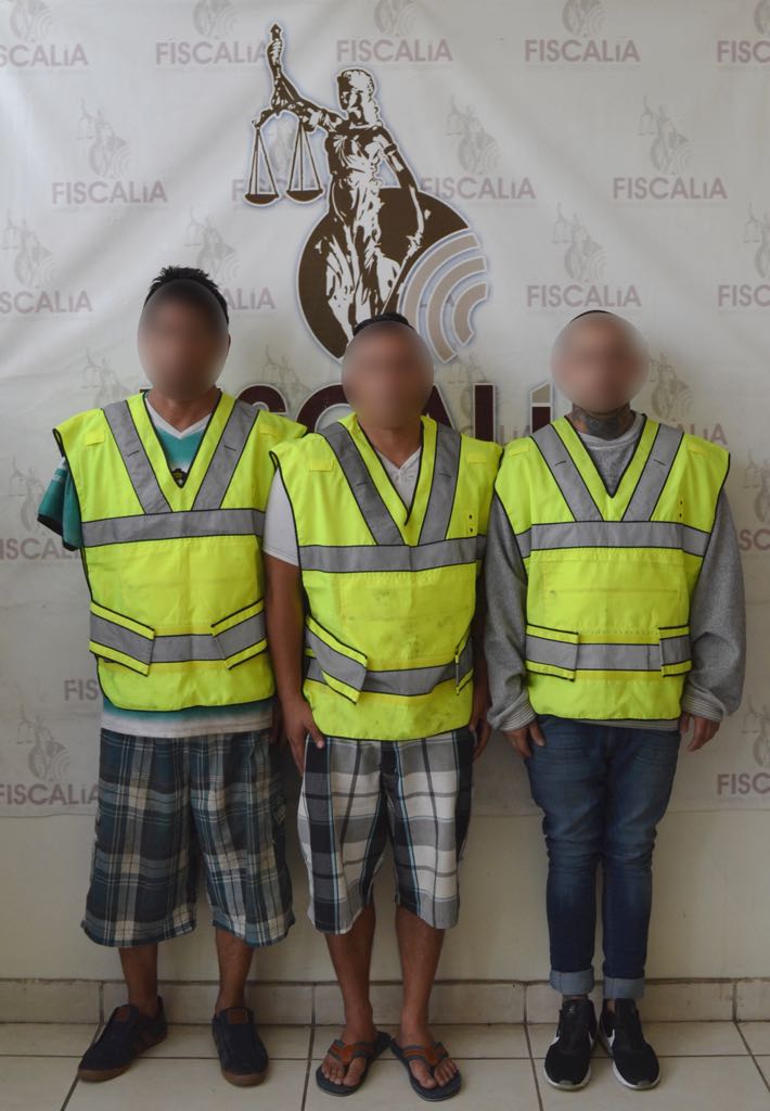 En Gómez Palacio, elementos de PID detuvieron a 3 narcomenudistas.