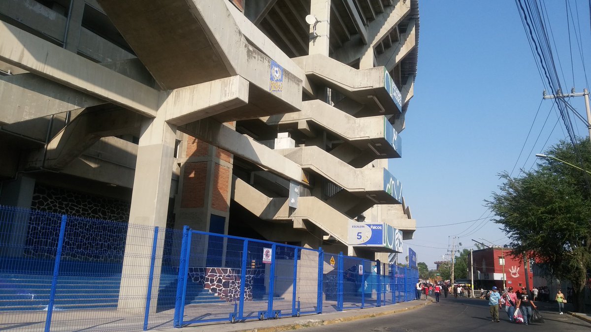 De momento, no hay nada que lamentar en los alrededores del Estadio Jalisco. 