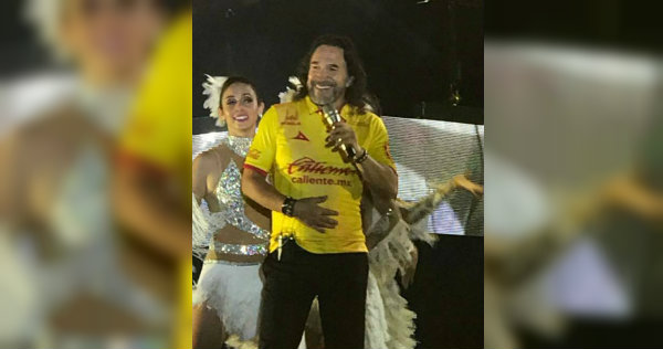 El 'Buki' con la camiseta de Monarcas Morelia 