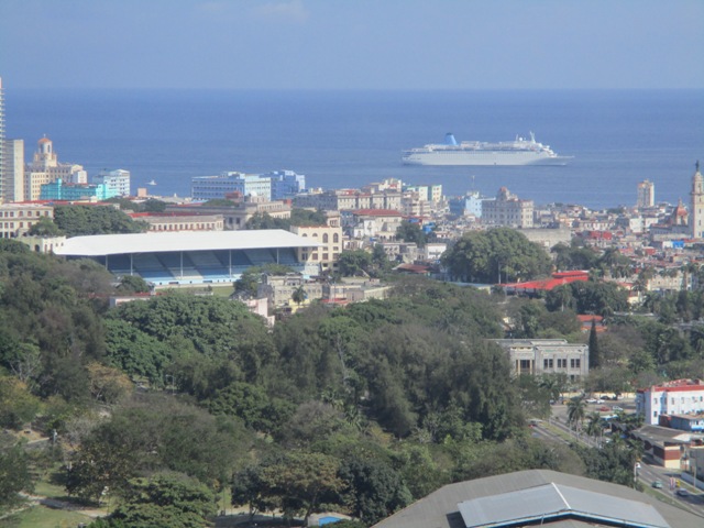 Empresas estadunidenses invierten en Cuba en el ramo turístico.