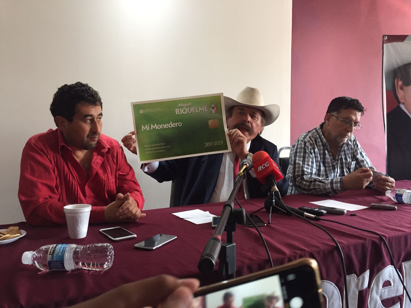 Armando Guadiana, candidato de Morena a la Gubernatura de Coahuila, denunció ante la Fepade a Riquelme y al PRI.