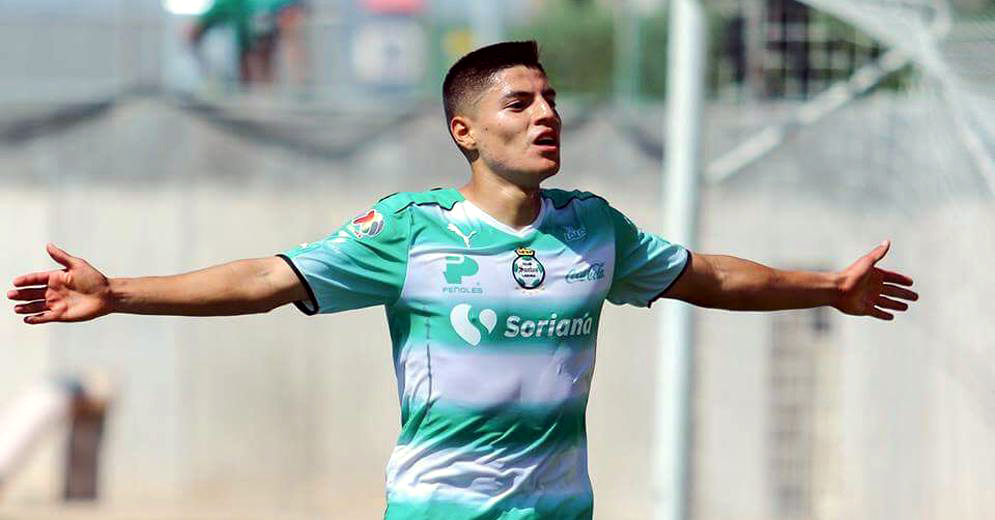 El goleador Ronaldo Cisneros Morell está dentro de la convocatoria.