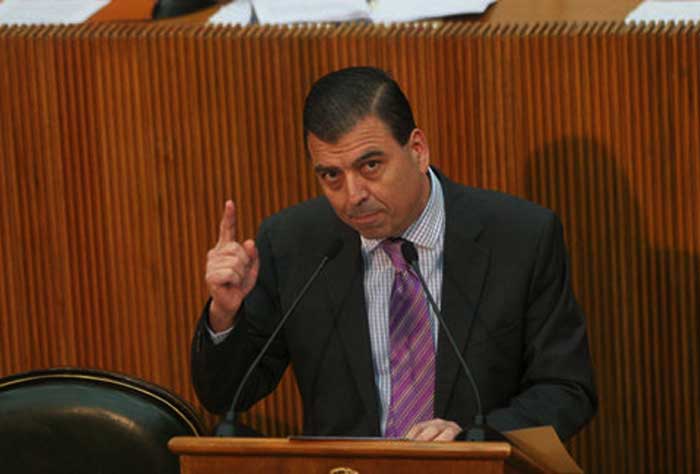 El legislador renunció al PRI. 