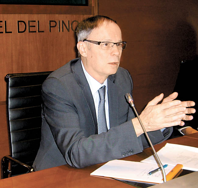 Opina que la educación en la materia es muy necesaria. 