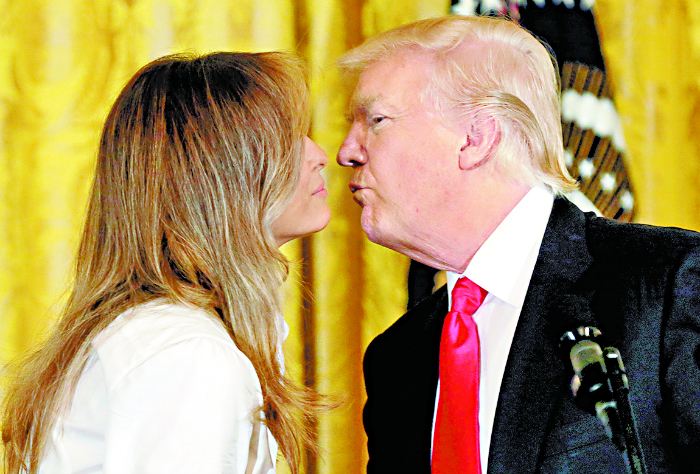 Donald y Melania Trump celebraron ayer a las madres de los militares.