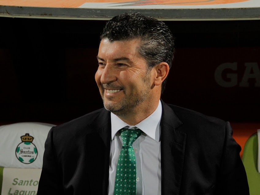 José Manuel de la Torre, técnico de Santos Laguna, aseguró que buscarán la remontada en el Nemesio Diez.