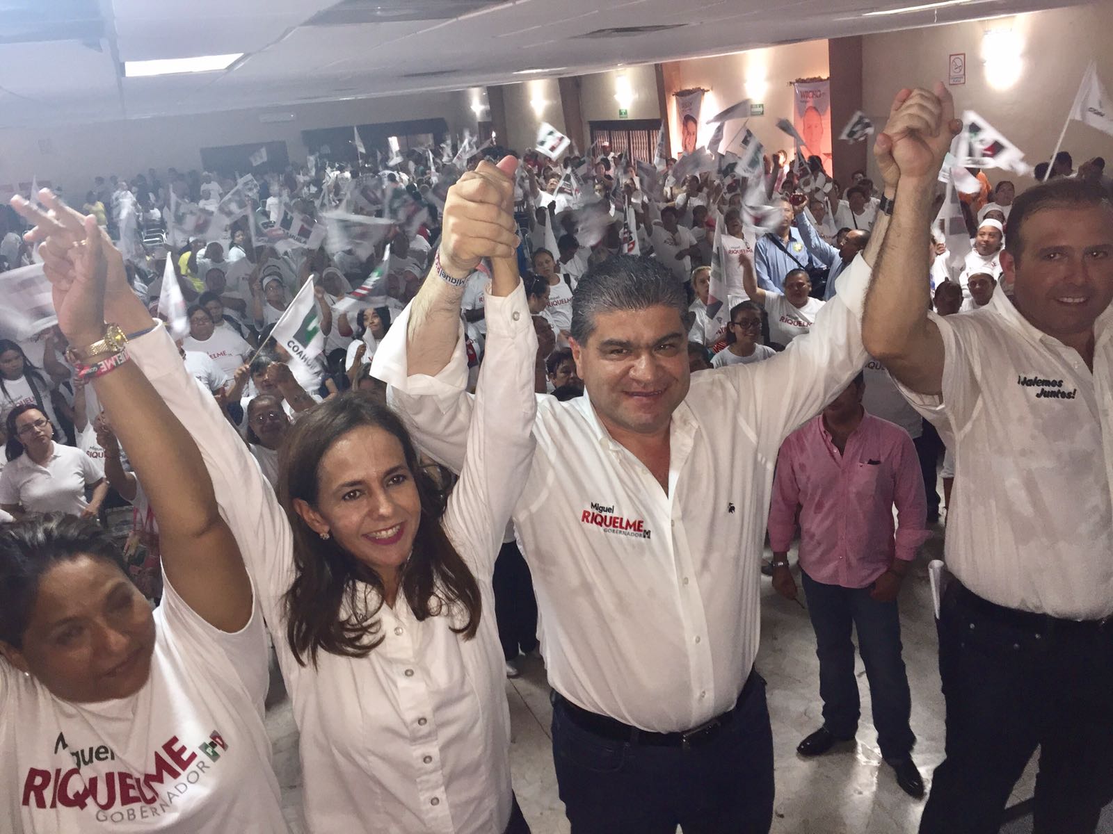 En el lugar, Miguel Riquelme destacó sus planes para apoyar la educación de los jóvenes. 