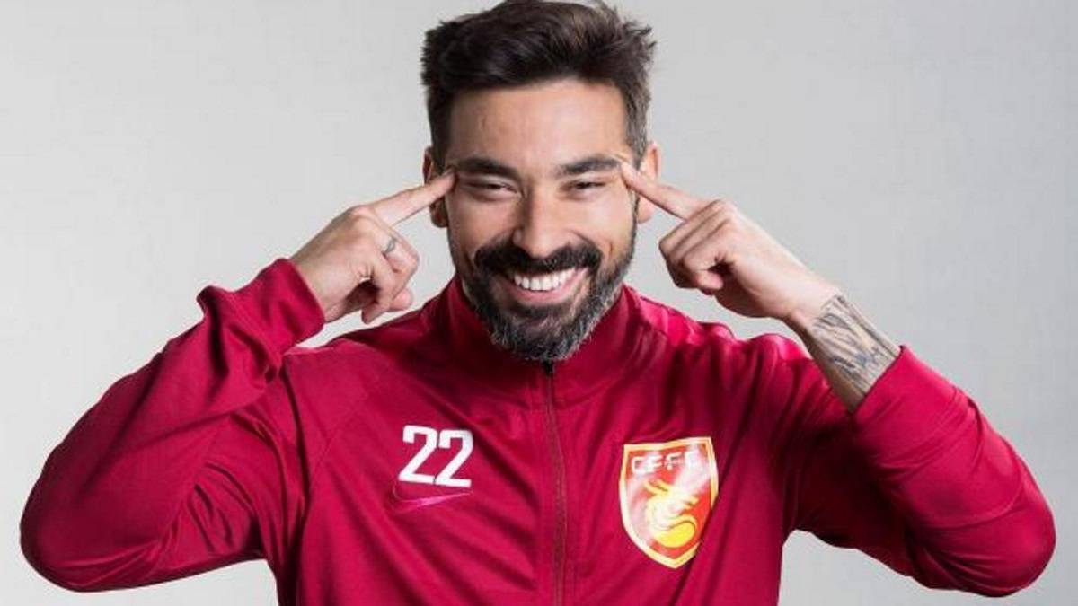 Ezequiel Lavezzi acusado de racismo por hacer gesto de 'ojos rasgados'