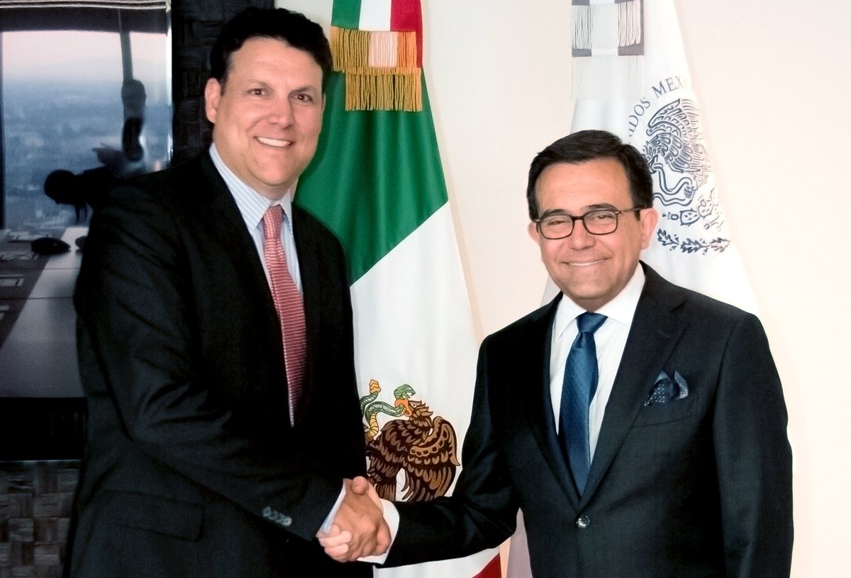 Alejandro Delgado Ayala (izquierda) es el nuevo presidente del Instituto Nacional del Emprendedor.