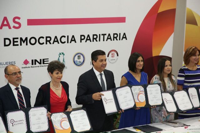 El gobernador de Tamaulipas en el marco de la firma convenio. 