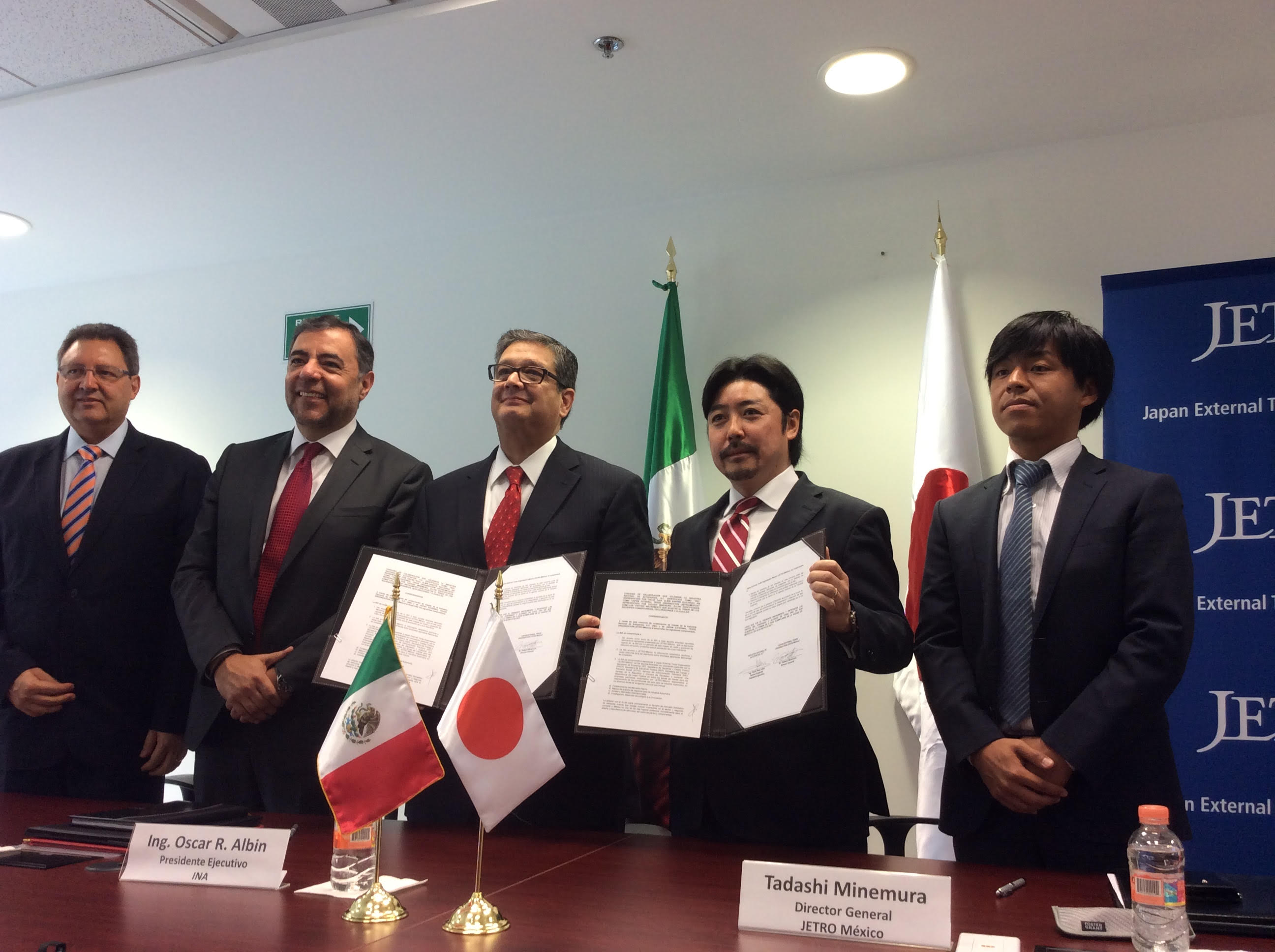 La Industria Nacional de Autopartes y Jetro firmaron un convenio para promover el fortalecimiento del mercado interno.