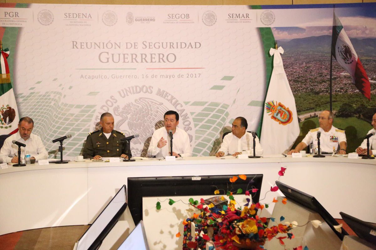 El secretario de Gobernación, Miguel Ángel Osorio Chong, detalló que mil elementos más del Ejército serán enviados a Tierra Caliente. 