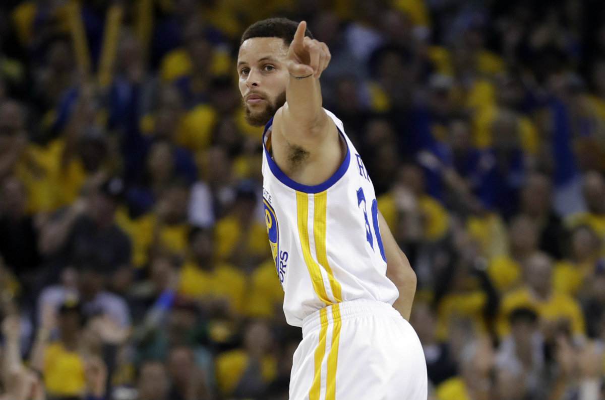 Stephen Curry logró 29 puntos 