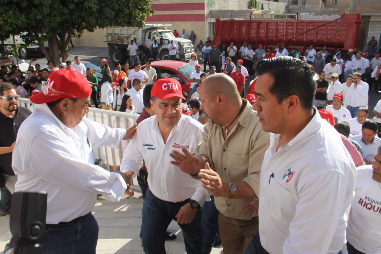 En su visita a la Confederación, Riquelme reafirmó su compromiso con la labor de las mujeres trabajadoras. 