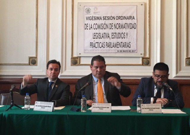 La ALDF aprobó la creación de la Medalla al Mérito Docente.