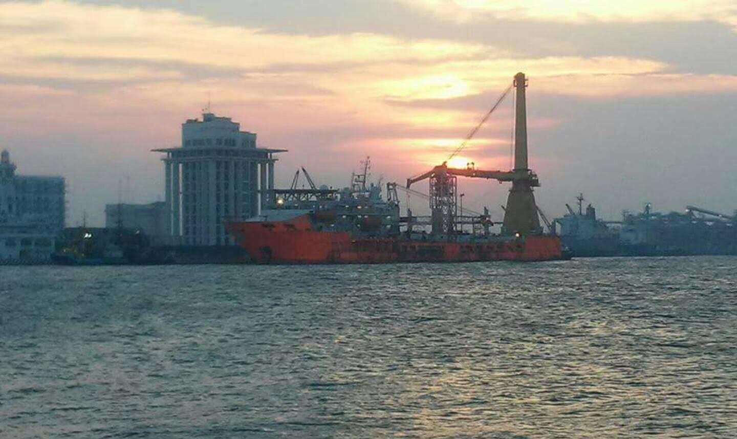 El buque "Caballo Maya" abandonó el Puerto de Veracruz tras dos años de permanecer anclado.