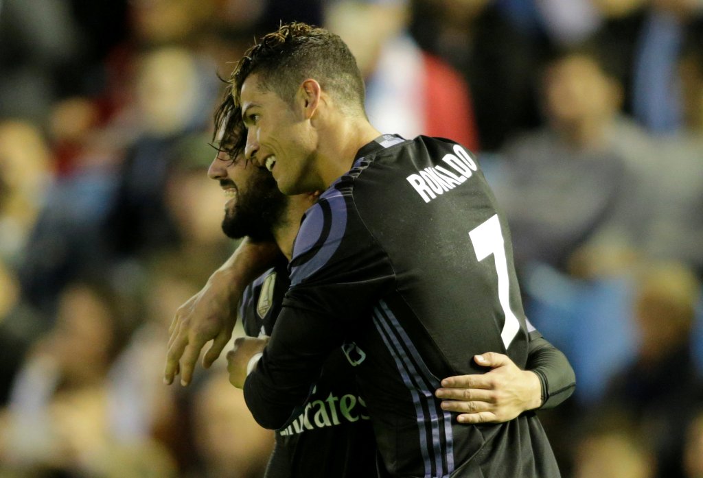 Cristiano Ronaldo e Isco celebrando el segundo gol del Madrid ante el Celta