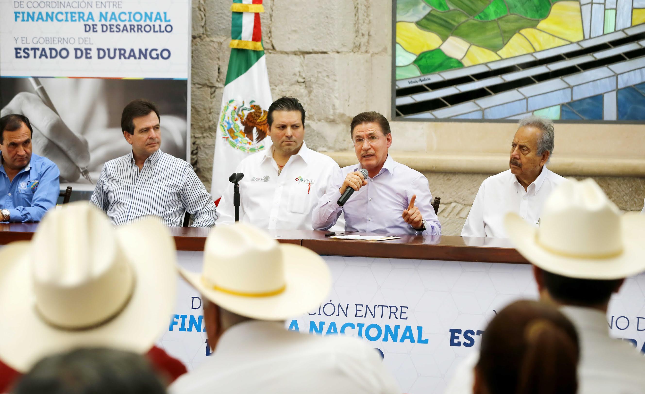 En Durango, Financiera Nacional de Desarrollo otorgó "chequera abierta" a productores ganaderos.