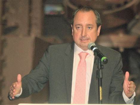 Carlos Garza Ibarra, tesorero del Estado. 