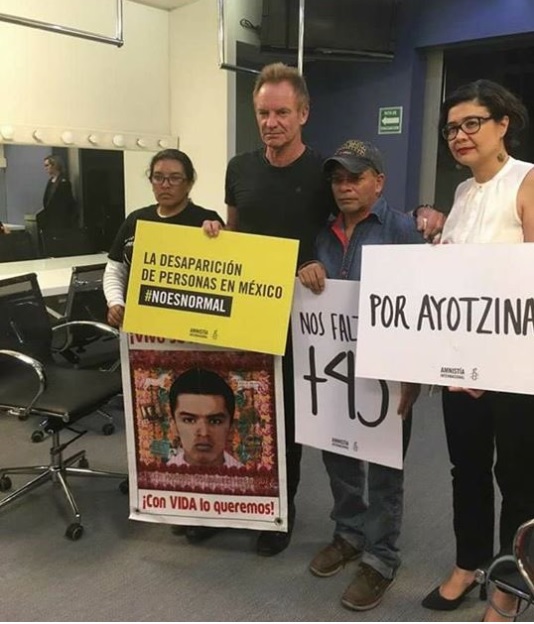 Sting se reunió con padres y activistas de los 43 desaparecidos previo a su concierto en el Auditorio Nacional. 
