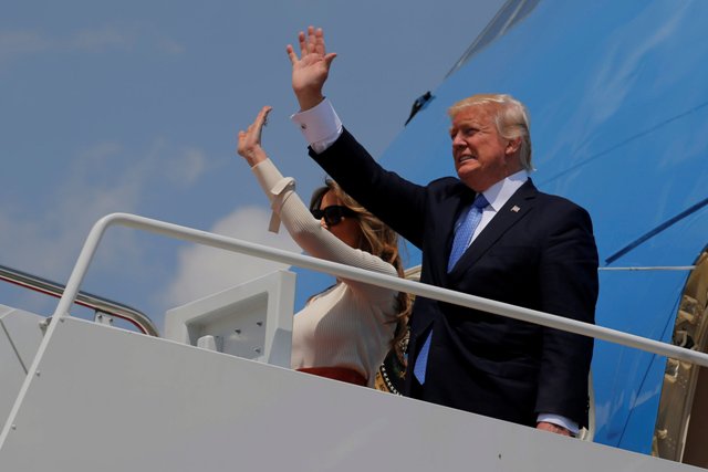 El presidente de EU, Donald Trump, inicia su primera gira internacional junto con su esposa, Melania.