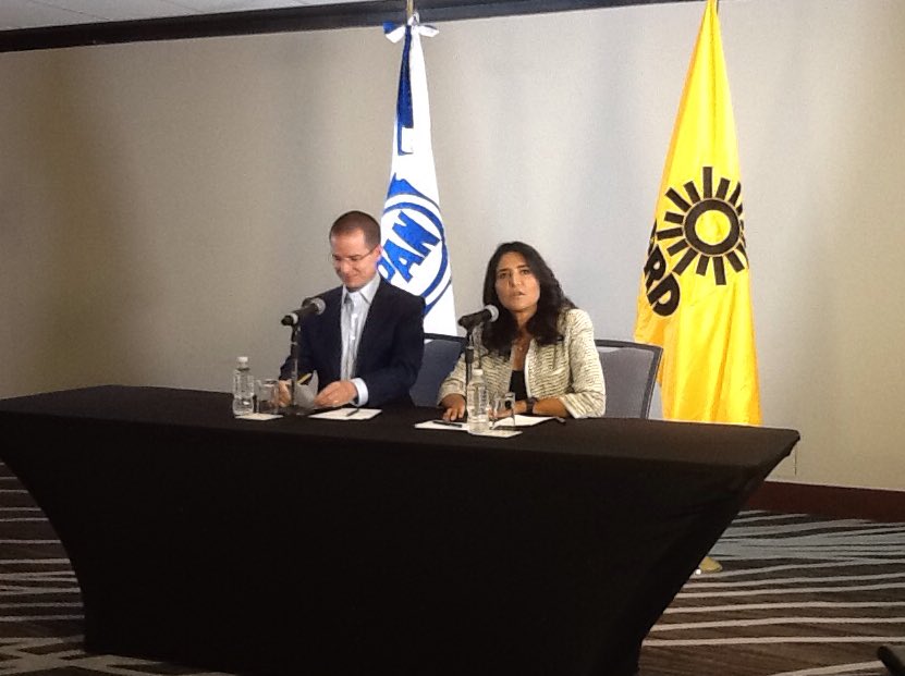 Alejandra Barrales y Ricardo Anaya en conferencia de prensa.