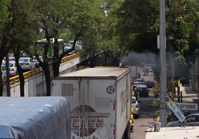 La contaminación en la Ciudad de México provocó la fase 1 de contingencia ambiental.