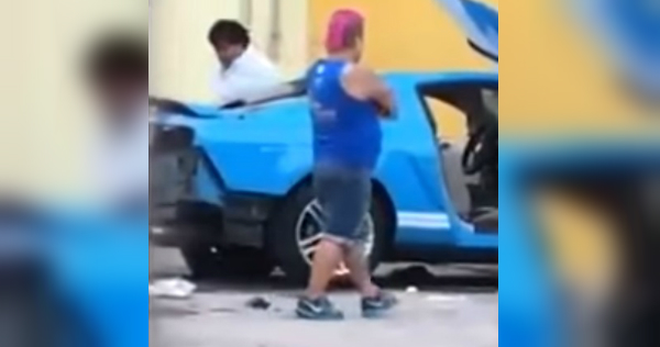 Familia Alvarado destruye auto de Último Guerrero