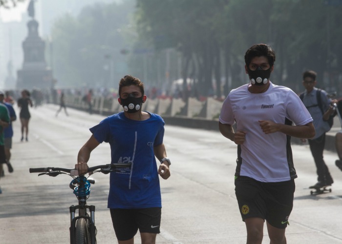 A pesar de la contingencia, cientos de personas disfrutan del paseo ciclista en la Ciudad de México. 