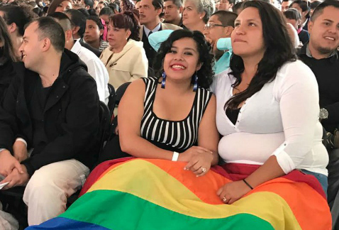 Entre los derechos de la comunidad LGBTTTI en la Ciudad de México están el matrimonio entre personas del mismo sexo y el cambio de género en el Regist